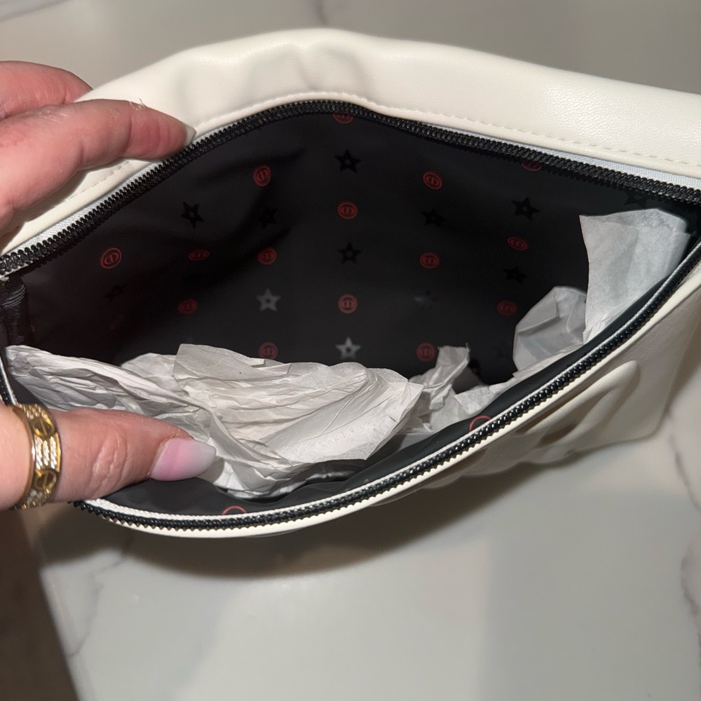 New Dior White Embossed Logo Pouch - Picture 7 of 9